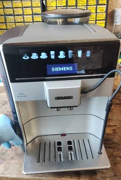 Кофемашина Siemens EQ6 s300, вид спереди
